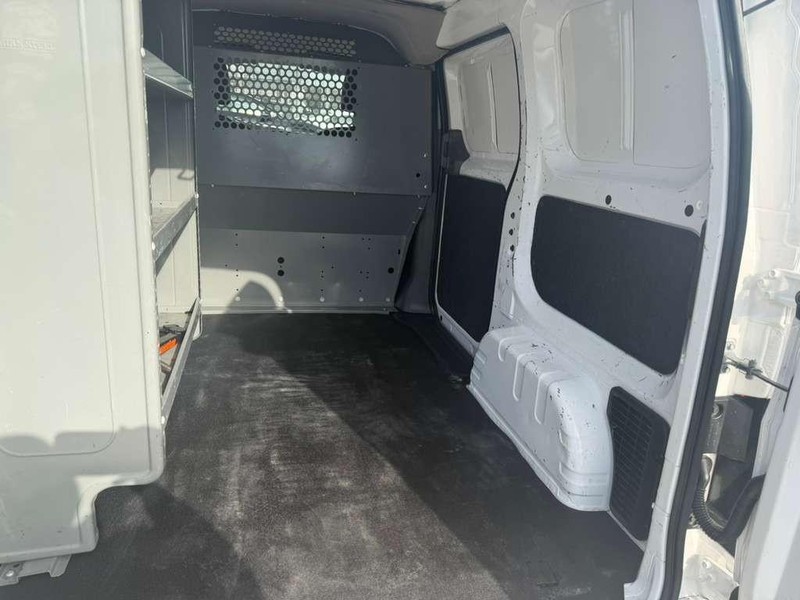 Nissan NV200 Compact Cargo Vehicle Full-screen Gallery Image 15