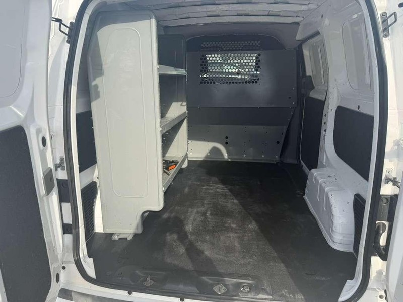 Nissan NV200 Compact Cargo Vehicle Full-screen Gallery Image 17
