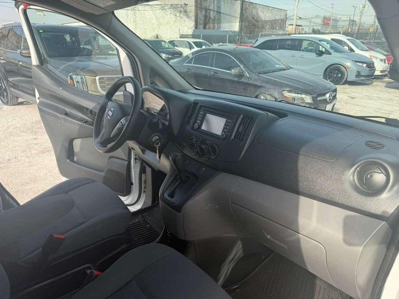 Nissan NV200 Compact Cargo Vehicle Full-screen Gallery Image 18