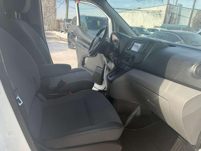 Nissan NV200 Compact Cargo Vehicle Full-screen Gallery Image 19