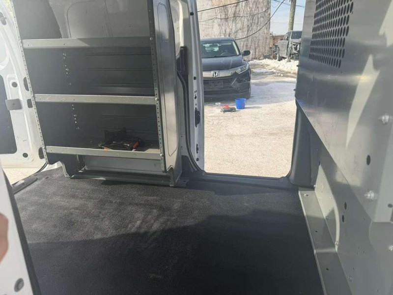 Nissan NV200 Compact Cargo Vehicle Full-screen Gallery Image 20