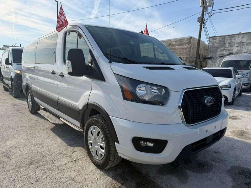 Ford Transit Passenger Wagon Vehicle Full-screen Gallery Image 4