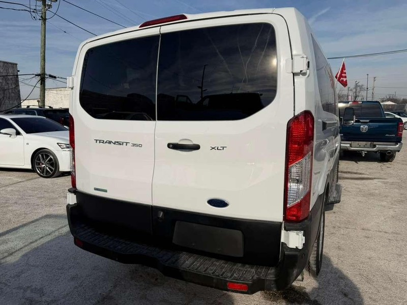 Ford Transit Passenger Wagon Vehicle Full-screen Gallery Image 9