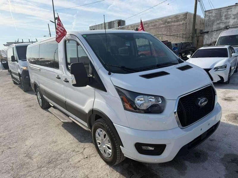 Ford Transit Passenger Wagon Vehicle Full-screen Gallery Image 10