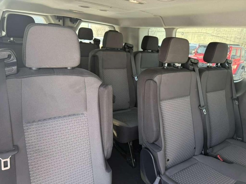 Ford Transit Passenger Wagon Vehicle Full-screen Gallery Image 16