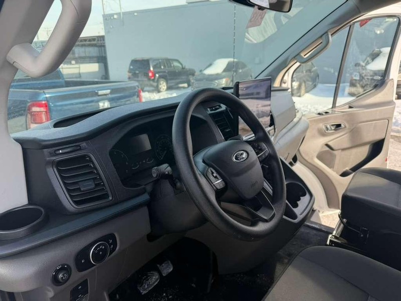 Ford Transit Passenger Wagon Vehicle Full-screen Gallery Image 18