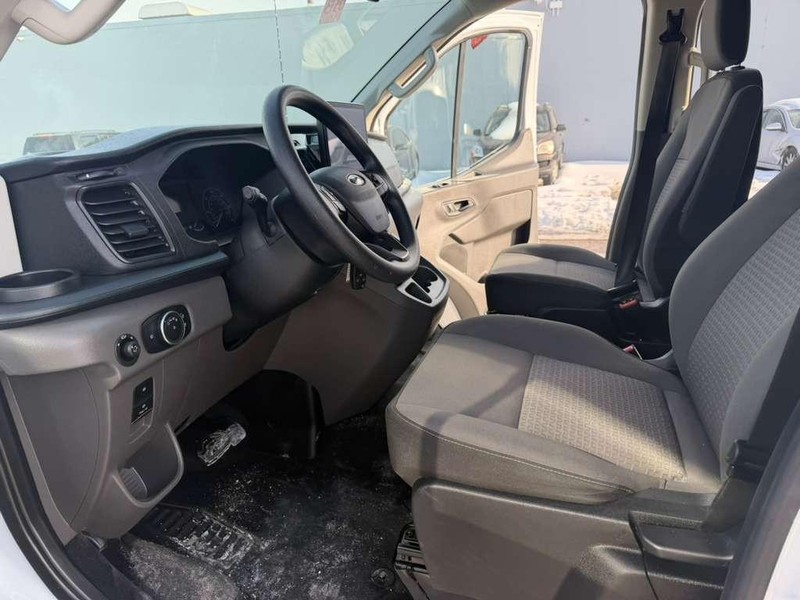 Ford Transit Passenger Wagon Vehicle Full-screen Gallery Image 19