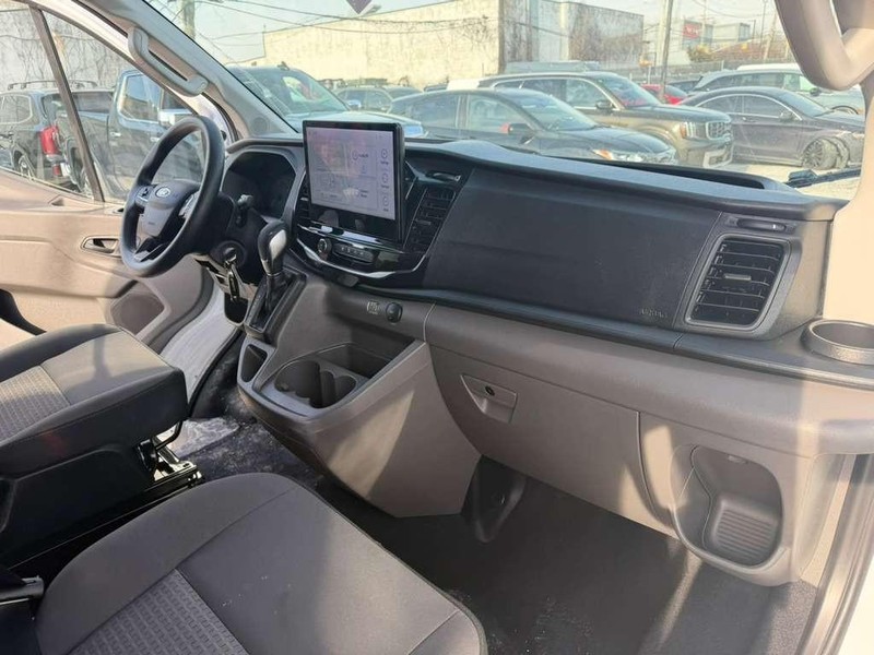 Ford Transit Passenger Wagon Vehicle Full-screen Gallery Image 21