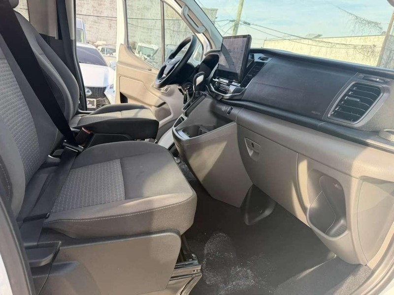 Ford Transit Passenger Wagon Vehicle Full-screen Gallery Image 24