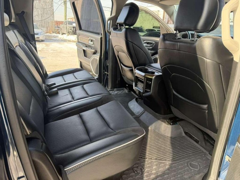 Ram 1500 Vehicle Full-screen Gallery Image 13