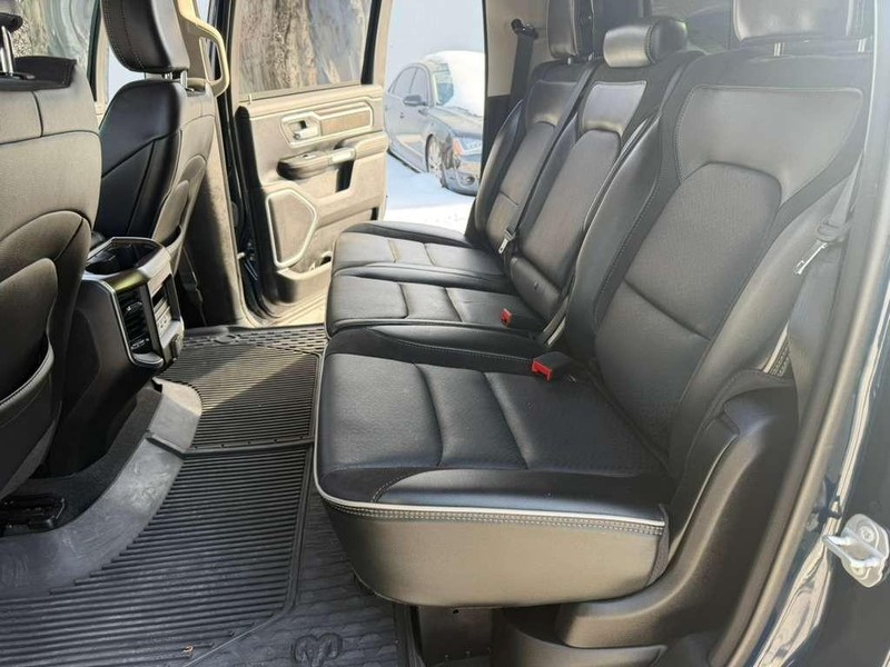 Ram 1500 Vehicle Full-screen Gallery Image 14