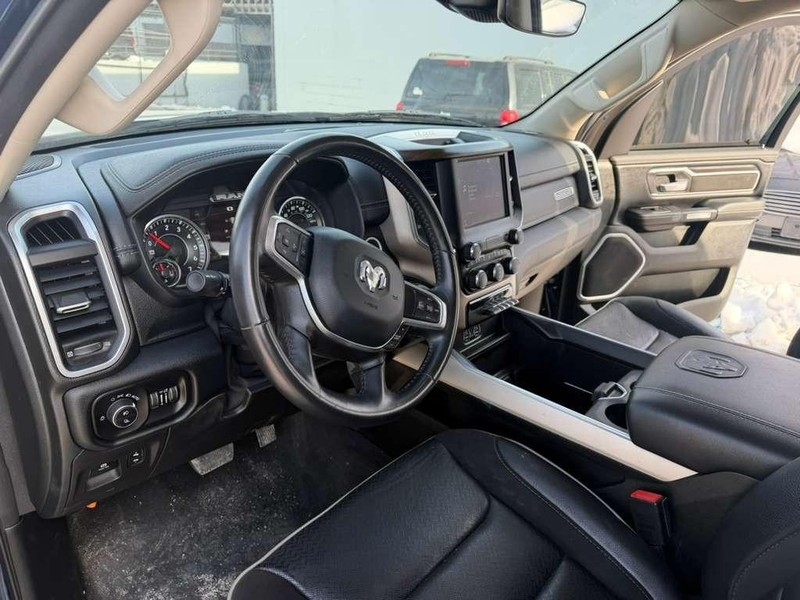 Ram 1500 Vehicle Full-screen Gallery Image 16