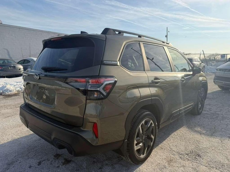 Subaru Forester Vehicle Full-screen Gallery Image 5