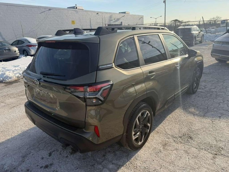 Subaru Forester Vehicle Full-screen Gallery Image 6