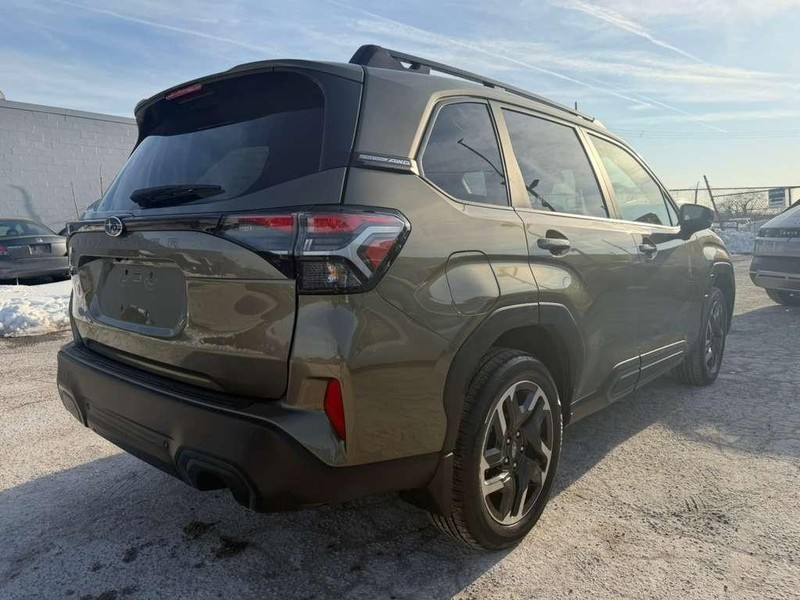 Subaru Forester Vehicle Full-screen Gallery Image 7