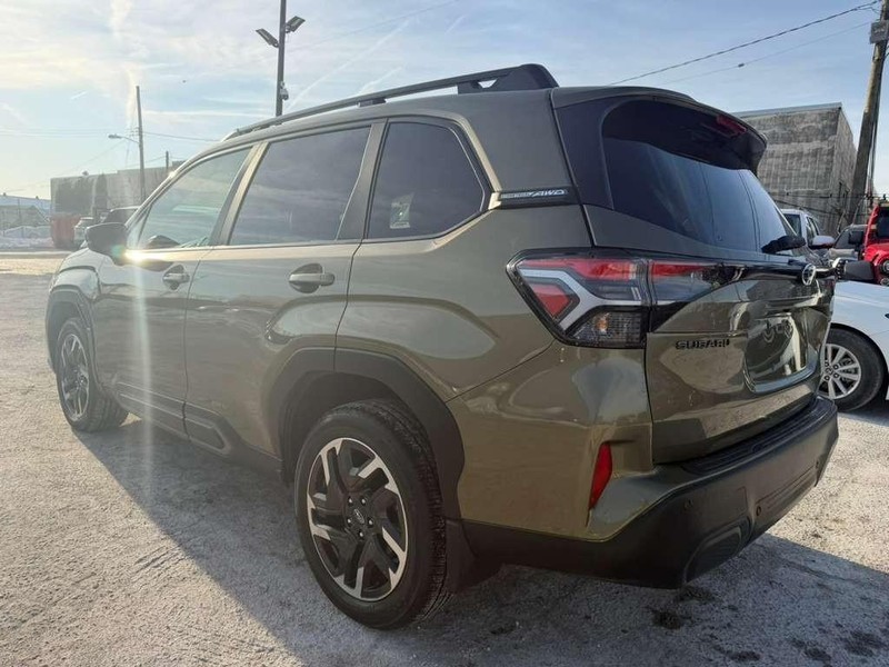 Subaru Forester Vehicle Full-screen Gallery Image 11