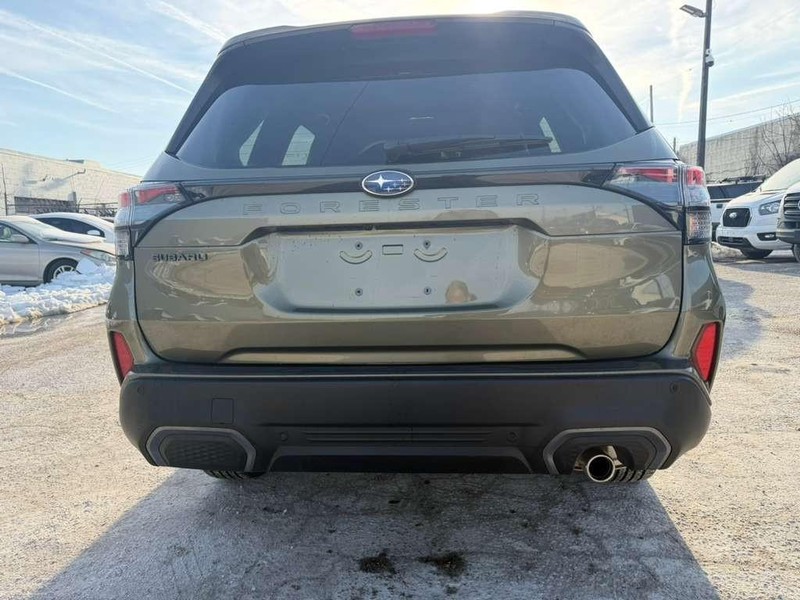 Subaru Forester Vehicle Full-screen Gallery Image 12