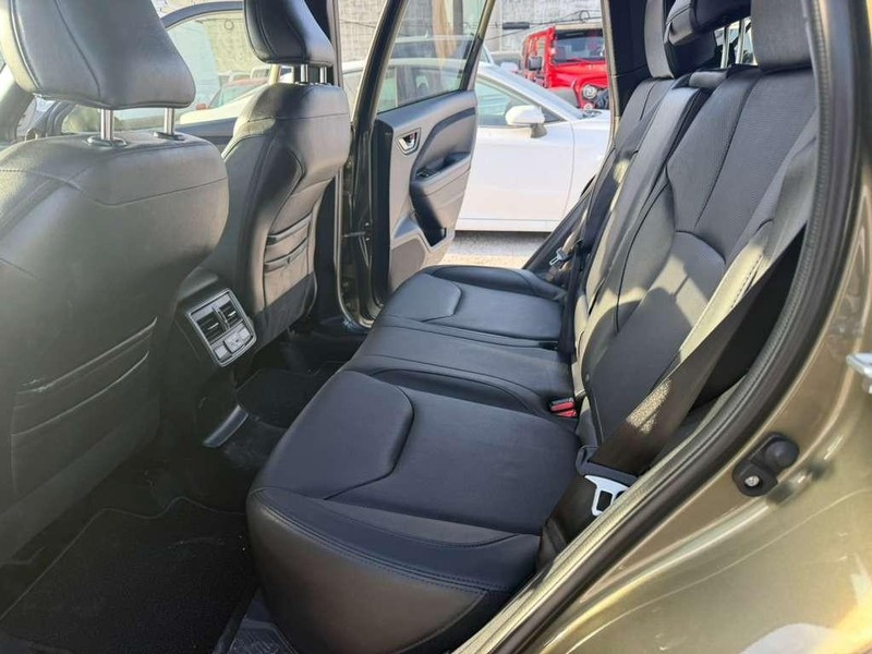 Subaru Forester Vehicle Full-screen Gallery Image 13