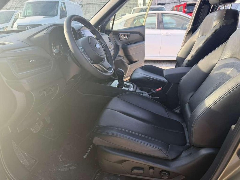 Subaru Forester Vehicle Full-screen Gallery Image 15