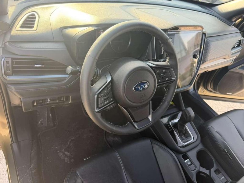 Subaru Forester Vehicle Full-screen Gallery Image 16