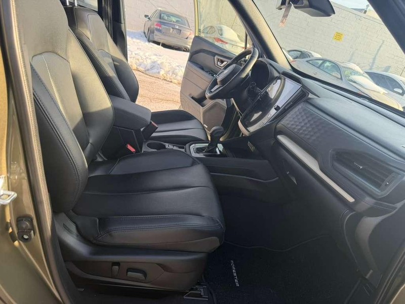 Subaru Forester Vehicle Full-screen Gallery Image 18