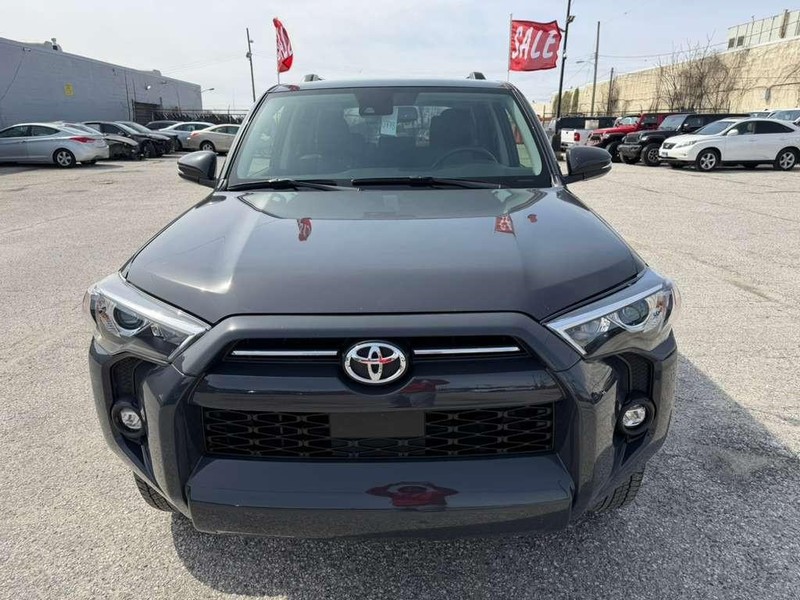 Toyota 4Runner Vehicle Full-screen Gallery Image 4