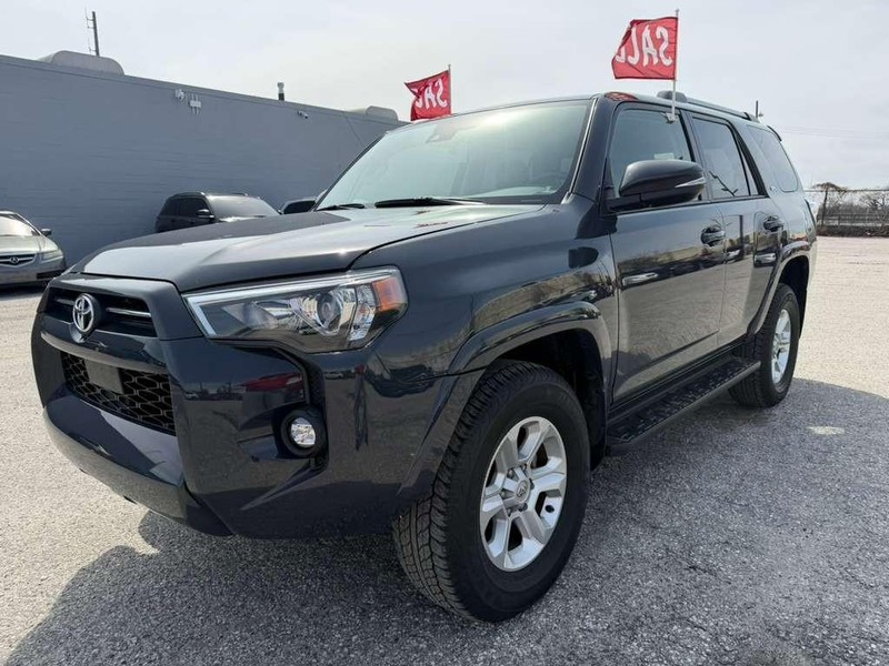 Toyota 4Runner Vehicle Full-screen Gallery Image 5