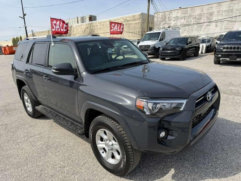 Toyota 4Runner Vehicle Full-screen Gallery Image 6
