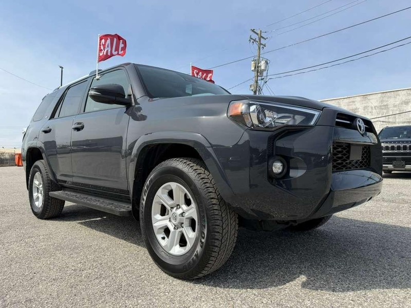 Toyota 4Runner Vehicle Full-screen Gallery Image 7