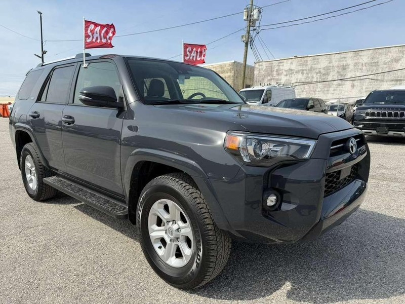 Toyota 4Runner Vehicle Full-screen Gallery Image 11