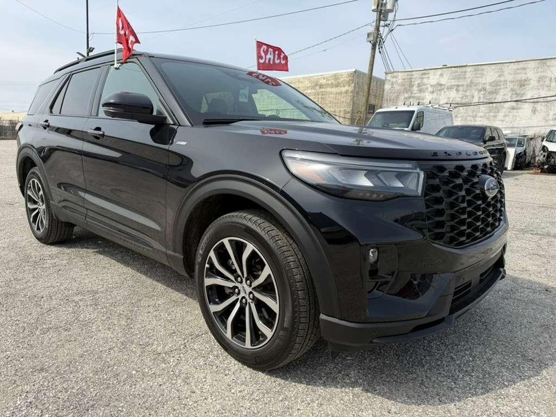 Ford Explorer Vehicle Full-screen Gallery Image 5