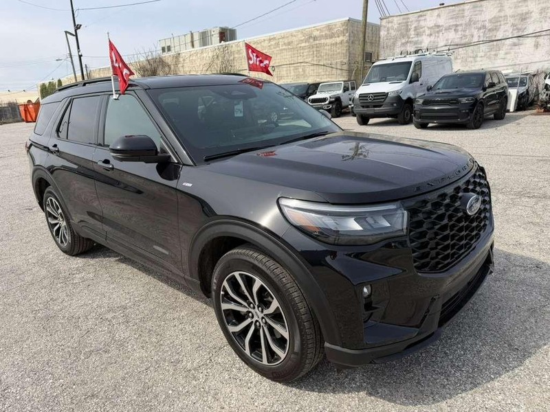 Ford Explorer Vehicle Full-screen Gallery Image 6