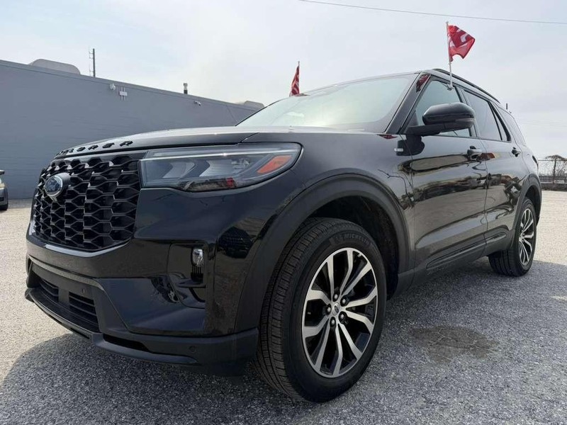 Ford Explorer Vehicle Full-screen Gallery Image 10