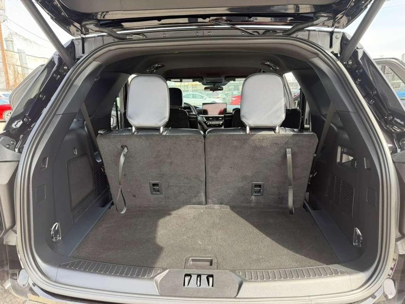 Ford Explorer Vehicle Full-screen Gallery Image 15