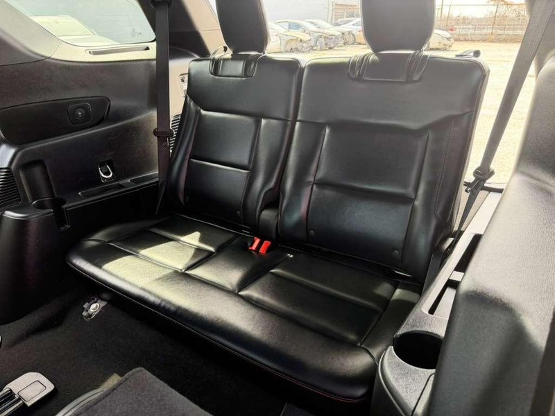 Ford Explorer Vehicle Full-screen Gallery Image 23