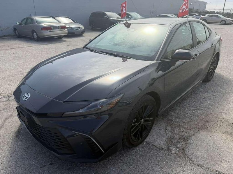 Toyota Camry Vehicle Full-screen Gallery Image 2