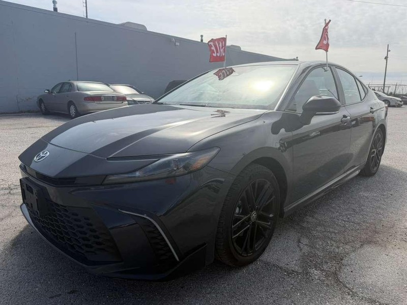 Toyota Camry Vehicle Full-screen Gallery Image 3