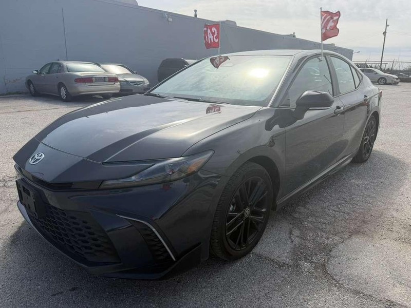 Toyota Camry Vehicle Full-screen Gallery Image 5