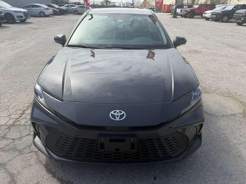 Toyota Camry Vehicle Full-screen Gallery Image 7