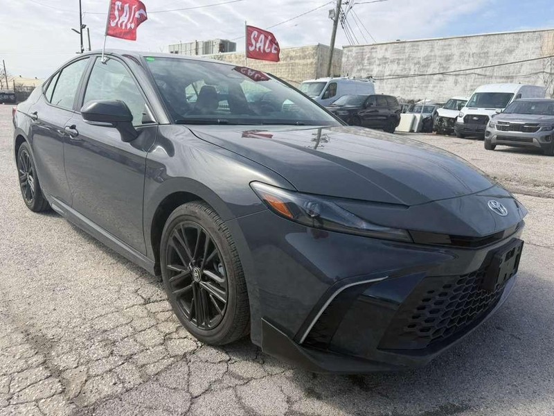 Toyota Camry Vehicle Full-screen Gallery Image 8