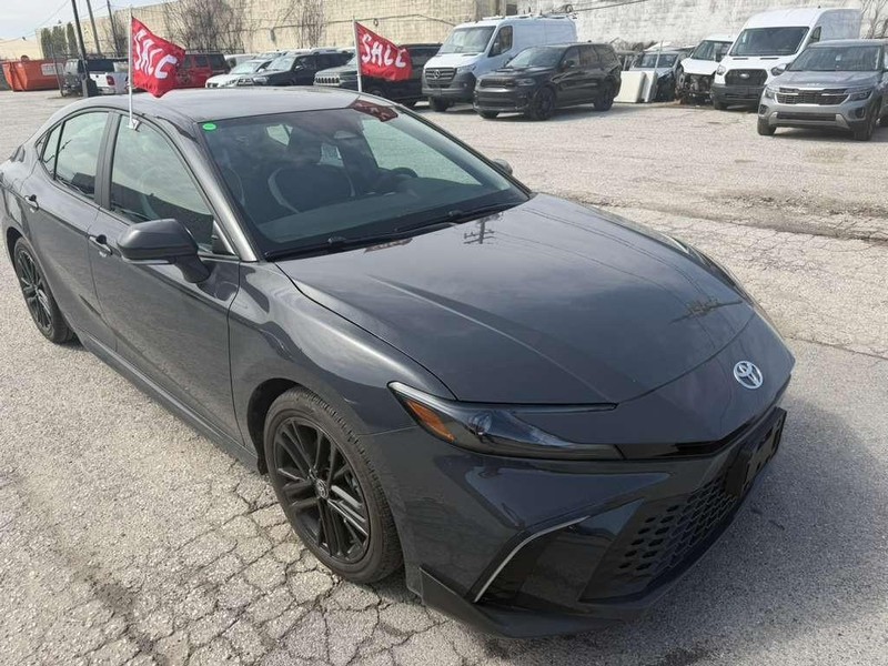 Toyota Camry Vehicle Full-screen Gallery Image 9