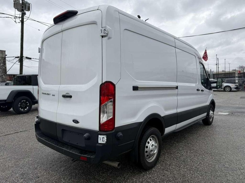 Ford Transit Cargo Van Vehicle Full-screen Gallery Image 9