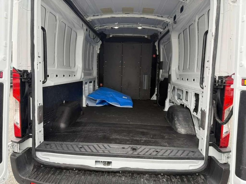 Ford Transit Cargo Van Vehicle Full-screen Gallery Image 19