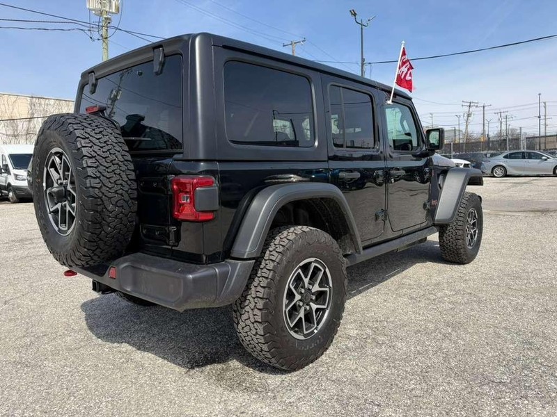 Jeep Wrangler Vehicle Full-screen Gallery Image 11