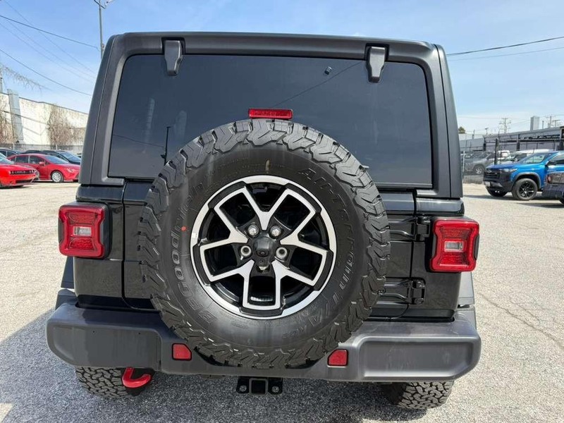 Jeep Wrangler Vehicle Full-screen Gallery Image 12