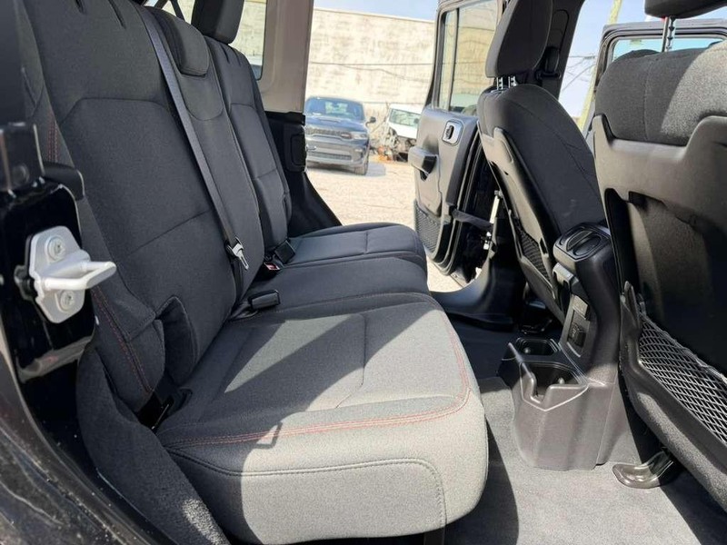 Jeep Wrangler Vehicle Full-screen Gallery Image 16