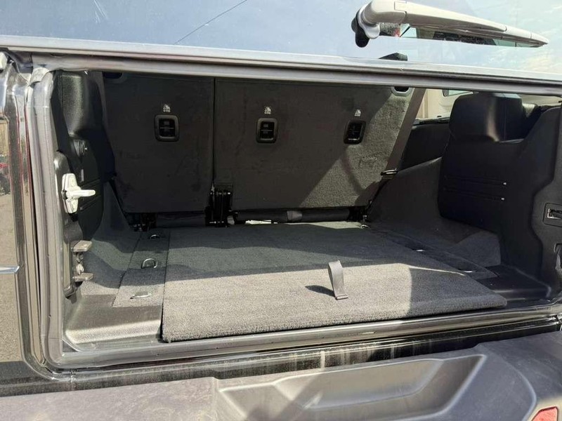 Jeep Wrangler Vehicle Full-screen Gallery Image 18