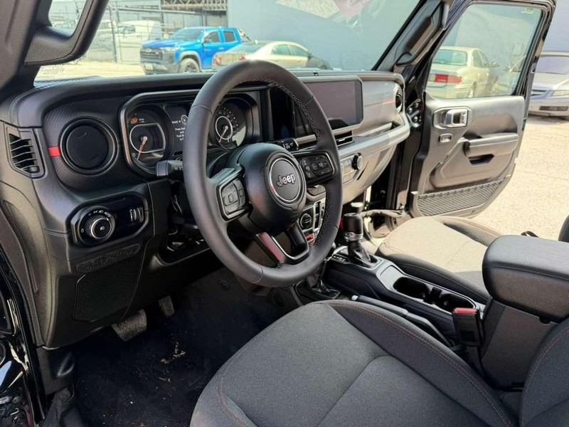 Jeep Wrangler Vehicle Full-screen Gallery Image 21