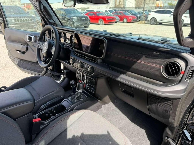 Jeep Wrangler Vehicle Full-screen Gallery Image 24