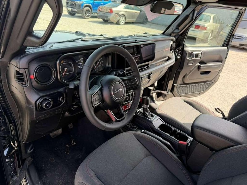 Jeep Wrangler Vehicle Full-screen Gallery Image 26